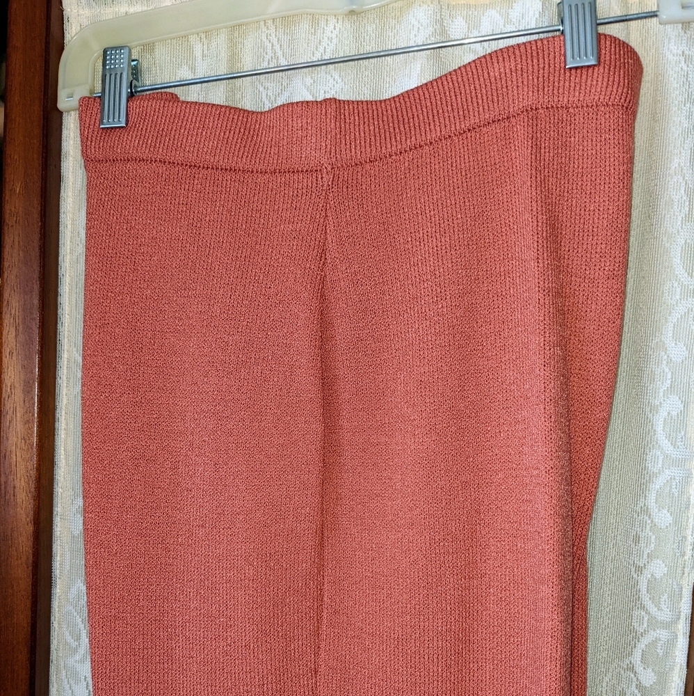 St. John knit pants size 12 inseam 31 Salmon/peach color